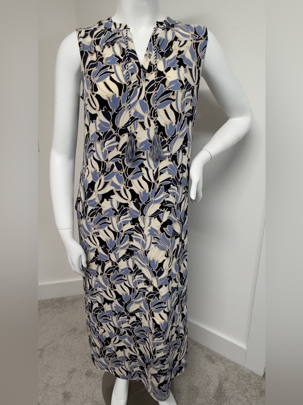 Chico’s Size 2 Blue Floral Shift Long Dress Sleeveless V-Neck Tassels Pockets